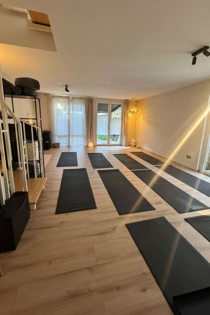 kerstin.yoga Yogastudio mit Lichteinfall von rechts
