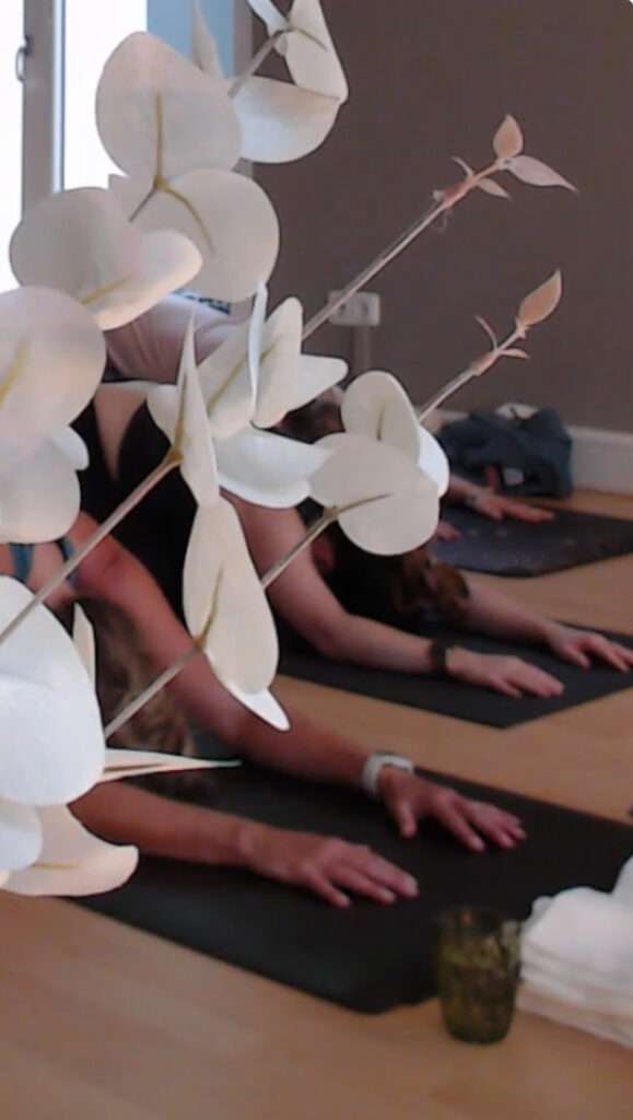 Yin Yoga: Tiefenentspannung und die Kraft des Loslassens 7 Yogagruppe bei kerstin.yoga in der Kindshaltung